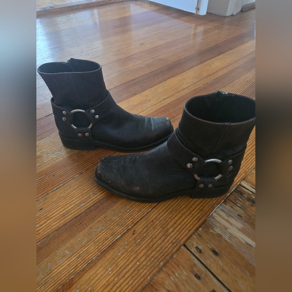 Frye Veronica Harness Short Boot - Picture 5 of 7